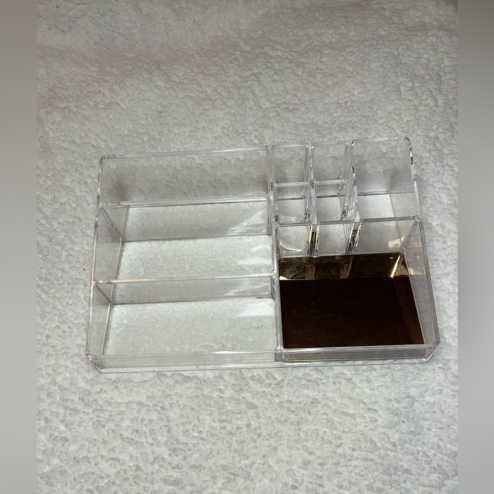 makeup organizer